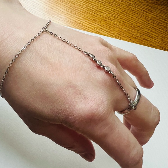 Sterling silver bracelet ring with cubic zirconia detail - Picture 2 of 5